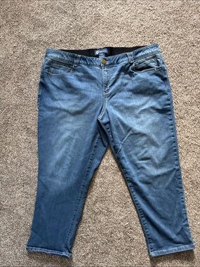 Democracy “ Ab Solution” Faded Blue Cropped Ankle Jeans/Capris